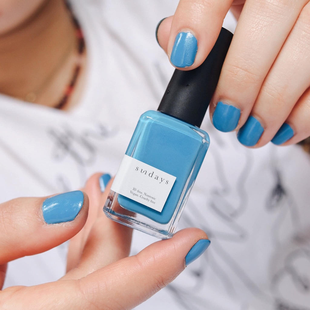 Sundays nail polish in Canada. Non-toxic, 10 free and vegan beauty. Beautiful variety of colours. The perfect pop of blue. This aquamarine blue colour verges on turquois but is a clear blue. Like the deep blue sea for your next manicure / pedicure.