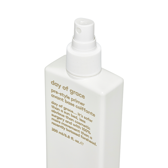 EVO Day of Grace Pre-Style Primer 6.8 oz. vegan / cruelty free / made without sulfates, parabens or gluten. This lightweight leave-in primer to prepare hair for styling. This spray will lightly conditions and prepare hair for styling, while helping provide protection from uv and heat damage. 