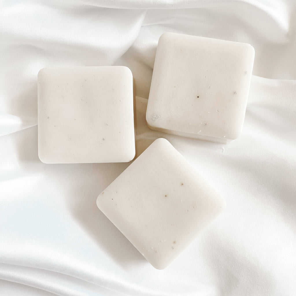 Aria Chamomile & Coconut soap bars are handmade with a custom blend of mango butter, deeply hydrating shea butter, jojoba oil, and coconut oil soap base made from food-grade, plant-based materials that are sustainably farmed and made from 100% sustainably sourced and natural ingredients in Canada.