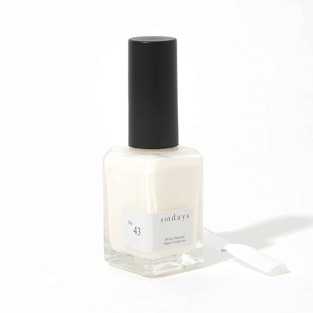 Shop Sundays No. 43 Soft White (Semi-Sheer) nail polish in Canada. A natural marshmallow shade of soft cotton white, flattering and delicate. This sheer shade is light as a feather and encourages you to embrace your inner calm. Sheer gloss finish Long-lasting Comfortable grip for clean application.