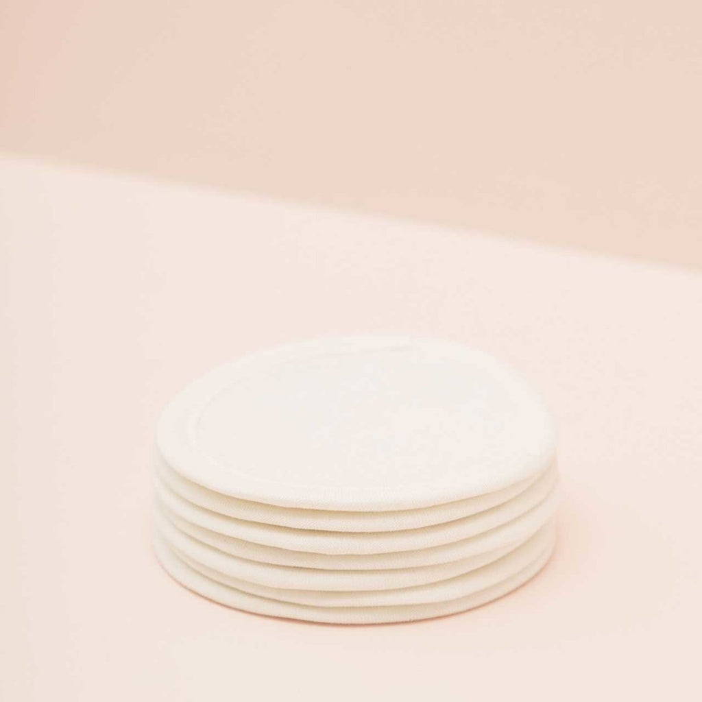 Shop Kitsch Eco-Friendly Reusable Makeup Removers. These little rounds are your beauty routine's newest necessity. Consciously created from organic cotton and bamboo, these luxuriously soft rounds are kind on your skin & the environment by replacing disposable cotton rounds & balls. Perfect for applying your favourite toner, removing makeup, or to use with cleansers. Just toss them in the wash and reuse your rounds again & again! 