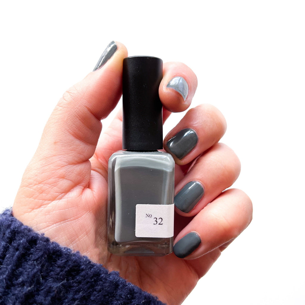 Sundays nail polish in Canada. Non-toxic, 10 free and vegan beauty. Beautiful variety of colours. Suede grey is a rich dark grey nailpolish for fall or winter. It's rich pigment goes on smooth and lasts for days on your manicure or pedicure.